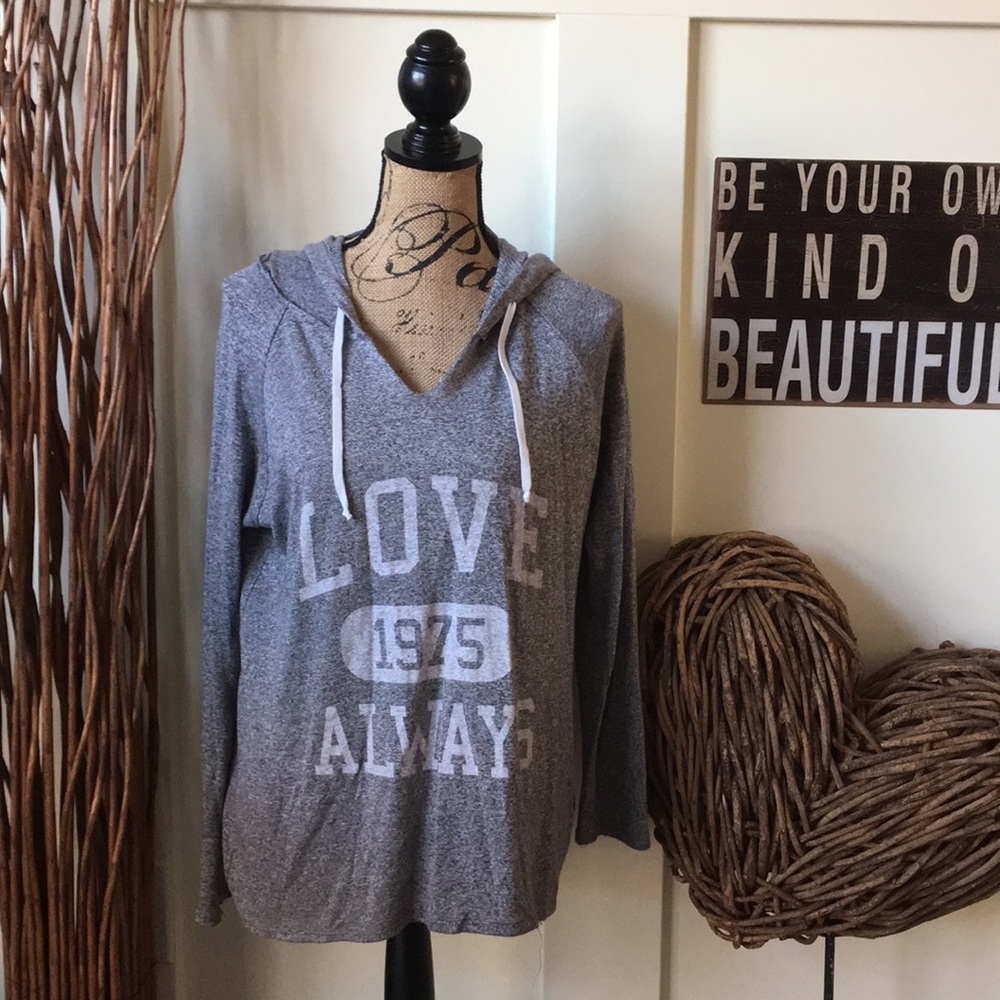 Cute gray hooded top “LOVE 1975 ALWAYS”